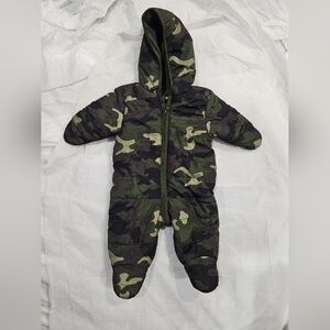 Old Navy Camo Baby Snowsuit SZ 0-3 Mnths